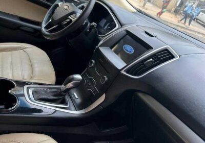 Ford edge sport sel Année 2017 Automatique essence 4 cylindre moteur 2.0l Version 4×4 Intérieur en cuir beige clair Commande au volant verrouillage central venant déjà dédouane 35.000km très propre Prix kheweul 12.500.000f. Thé. 775358969