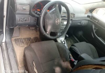 Toyota avensis essence automatique prix 2.850000. Baaa 775358969