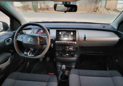 Citroën cactuc news model 2015 diesel Manuel climatisé venant déjà dédouané full option grand écran radar arrière radio Bluetooth cd gentil allure vaise led kilometre 89000 moteur DV6c 5 vitesse cameras de recul prix 8 millions .mG. 775358969